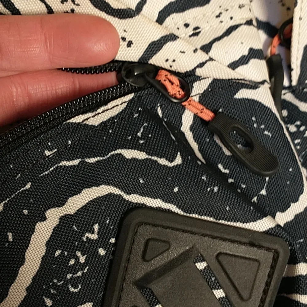 Dakine back pack - Picture 4 of 5